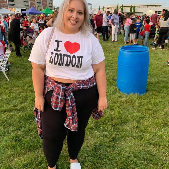 Meet your Posher, Danielle - Picture 1 of 1